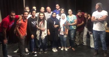 بالصور.. فريق أحلام مصر المسرحى يعرض "نصف قلب" على الهوسابير 18 نوفمبر