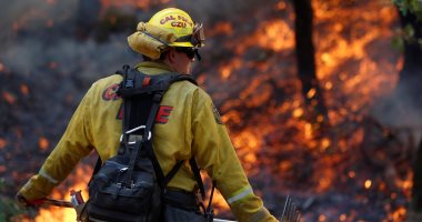 أمريكا : حاكم كاليفورنيا يعلن حال الطوارئ لحماية مناطق معرضة لحرائق