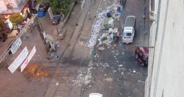 شكوى من تراكم القمامة بمزلقان ترام باكوس فى محافظة الإسكندرية