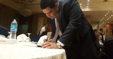 نائب رئيس حزب مستقبل وطن يوقع استمارة "علشان تبنيها" لإعادة ترشيح الرئيس