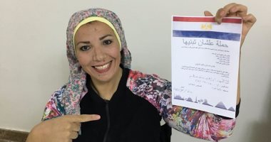النائبة جهاد إبراهيم توقع على استمارة "علشان تبنيها" لترشيح السيسى فى 2018