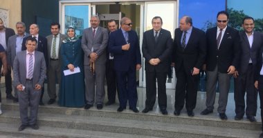 عصام شرف يزور مركز الأزهر لتعليم اللغة العربية لغير الناطقين بها