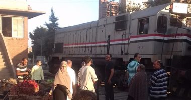 خروج عربتى قطار بأبو قير فى الإسكندرية عن القضبان