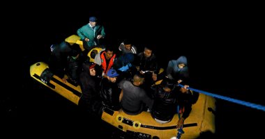 مصرع 25 شخصا بعد غرق قارب يقل مهاجرين قبالة الساحل الليبى
