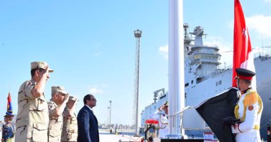 الرئيس السيسى يرفع علم مصر على قاعدة الإسكندرية فى عيد القوات البحرية