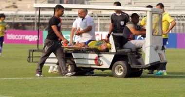 بالفيديو.. نقل لاعب طنطا للمستشفى بعد سقوطه المفاجئ أمام الطلائع