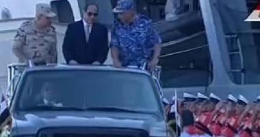 الرئيس السيسى يتفقد الوحدات البحرية الجديدة بقاعدة الإسكندرية
