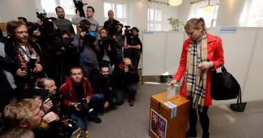 التشيكيون يبدأون في التصويت بالجولة الأولى من الانتخابات الرئاسية