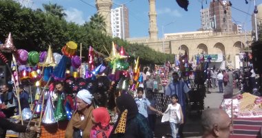 بالفيديو والصور.. الآلاف فى مسيرة ختامية لمولد الدسوقى وحلقات الذكر بكفر الشيخ