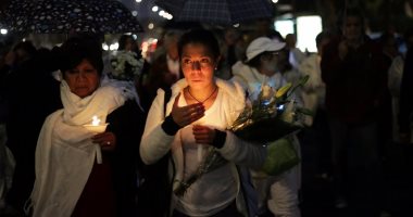 بالصور.. مسيرة بالشموع والورود فى المكسيك تكريما لضحايا الزلزال المدمر