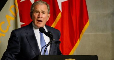 بالصور.. جورج بوش يتسلم جائزة "سيلفانوس ثاير" بالأكاديمية العسكرية الأمريكية