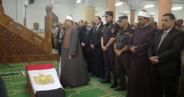 بالفيديو.. تشييع جثمان الشهيد مجند حسن زين العابدين بجنازة عسكرية فى سوهاج