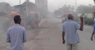 بالصور.. حملة لرفع القمامة والمخلفات الصلبة بمنطقة حوض 18 بمدينة الأقصر