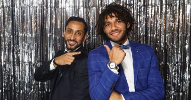 فيفا يداعب محمد الننى وسامى الجابر قبل توزيع جوائز "الأفضل فى العالم"