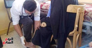 بالصور.. توقيع الكشف الطبى على 38 حالة بقافلة شاملة غرب مدينة العريش
