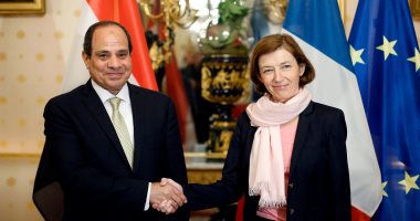 السيسى يشيد بالتعاون المثمر القائم بين مصر وفرنسا فى المجال العسكرى