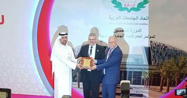 أستاذ بمعهد الكبد بالمنوفية يفوز بجائزة الباحث العلمى من جامعة أبو ظبى