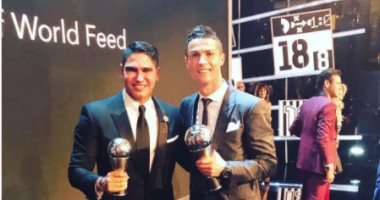 أبو هشيمة يشارك رونالدو احتفاله بأفضل لاعب كرة قدم فى العالم
