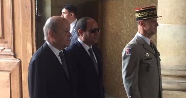 الرئيس السيسي يزور متحف "الإنفاليد" الحربى