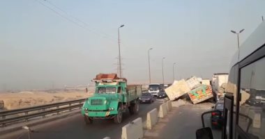 إصابة 18 عاملا فى حادث انقلاب سيارة بطريق الصعيد الشرقى فى المنيا