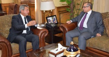 وزير الرياضة يناقش مع سفير مصر بروسيا عدد الجماهير فى المونديال