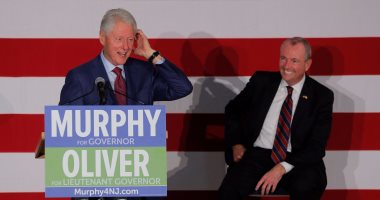 بالصور.. بيل كلينتون يقود حملة مرشح ديمقراطى لقيادة ولاية نيوجيرسى