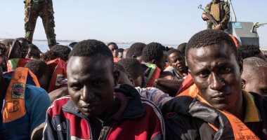 خفر السواحل الليبى يحتجز 113 مهاجرا أثناء هدوء نسبى فى القتال