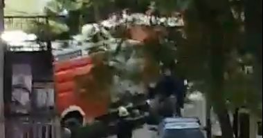 بالفيديو.. الحماية المدنية تسيطر على حريق بعقار فى بولاق الدكرور