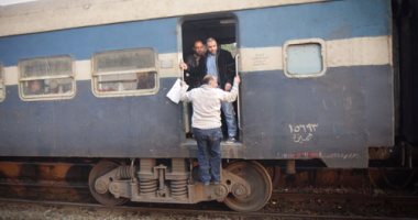 اصطدام قطار بتوك توك اقتحم شريط السكة الحديد بين البدرشين والمرازيق دون إصابات 