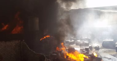 السيطرة على حريق هائل بمحل ملابس فى مركز بنى مزار بالمنيا