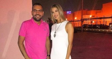 المذيع خالد عليش ينشر صورته مع ملكة جمال الكون.. ويعلق:"لحظة الفراق"