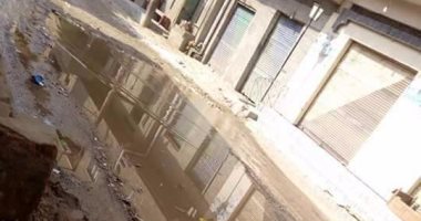 مياه الصرف تغرق شوارع قرية نصرة بكفر الشيخ.. والأهالى يستغيثون