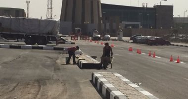 فتح ساحات انتظار السيارات أمام المنطقة التجارية بمطار القاهرة