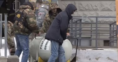 بالفيديو.. القوات الروسية تعثر على مخبأ لتصنيع المتفجرات فى موسكو