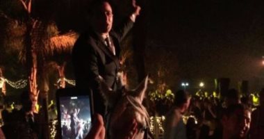 أهم 10 بوستات.. فيديو لأحمد السقا يرقص بـ"الحصان" على أغنية "عم يا صياد"