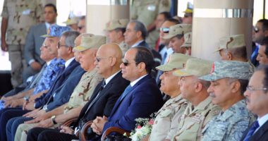 بالصور.. الرئيس السيسى يشهد فيلما تسجيليا عن تطور الفرقة 19 مشاة بالجيش الثالث