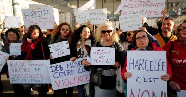 بالصور.. تجمع نسائى فى مدينة مارسيليا الفرنسية احتجاجا على التحرش الجنسى
