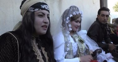 بالفيديو "الرقة بتفرح".. عائلة سورية تقيم أول حفل زفاف بعد طرد داعش