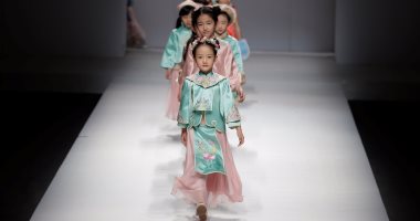 ألوان الباستيل والورود تسيطر على موضة أزياء الأطفال فى الصين