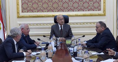 بالصور.. رئيس الوزراء يلتقى اللواء عادل الغضبان لمتابعة المشروعات الجارية ببورسعيد