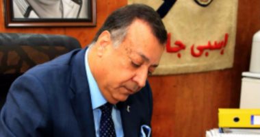 رئيس الجمعية المصرية للغاز يوقع استمارة "علشان تبنيها"