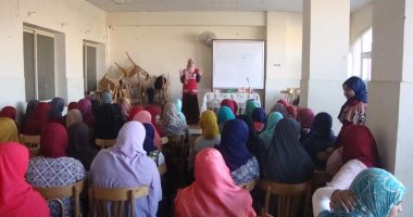 بالصور.. الهلال الأحمر ينظم ندوة إسعافات أولية لـ150طالبة بكلية بنات الأقصر