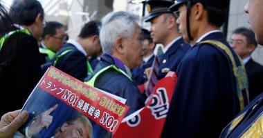 بالصور.. تظاهر العشرات من المواطنيين اليابانيين احتجاجا على زيارة ترامب
