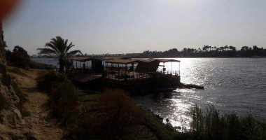 بالصور.. أهالى الشراهنة يشتكون من توقف معدية مجلس مدينة الفشن