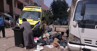 بالصور.. انتشار القمامة بساحة المستشفى الجامعى فى المنوفية