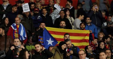 جماهير برشلونة تستعد لتوجيه رسالة سياسية أمام أشبيلية