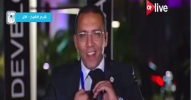 بالفيديو.. خالد صلاح فى تغطية مشتركة لمنتدى شباب العالم: الحدث رسالة نور للإنسانية