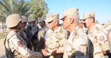 بالصور.. رئيس الأركان يتفقد عناصر القوات المسلحة والشرطة فى سيناء