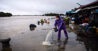 نفايات البلاستيك تخنق شاطئا فى فيتنام قبل يوم البيئة العالمى