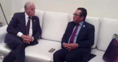 محافظ جنوب سيناء يلتقى بسفير كازاخستان على هامش منتدى شباب العالم